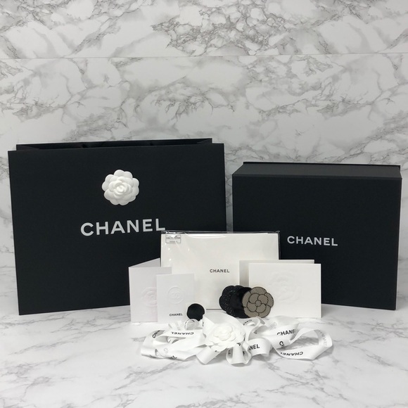 置物 Chanel Chanel 2012 Paris-Bombay Black Lucite Métiers d'Art Matryoshka